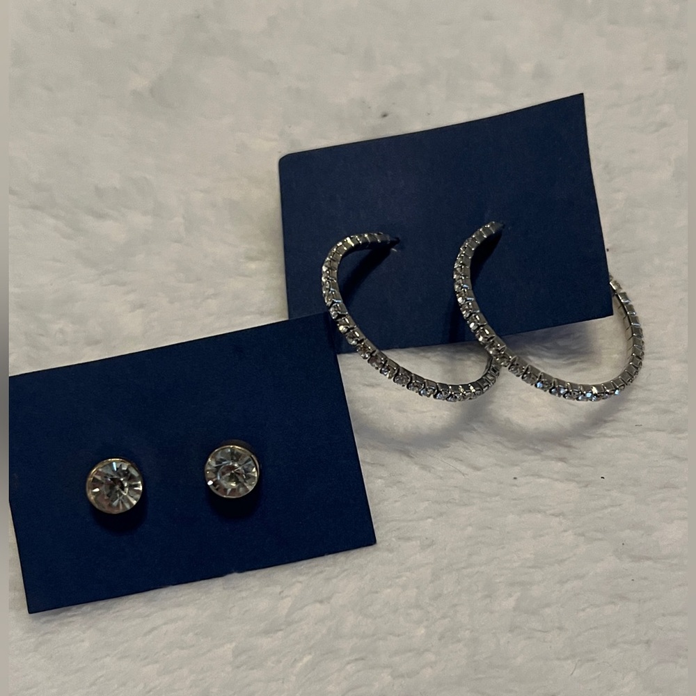 COPY - NWOT. Set of 2 earrings.